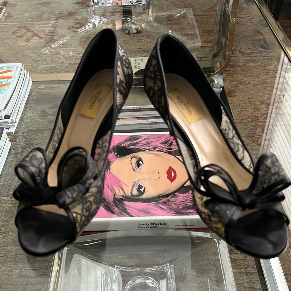 Valentino Blk Lace Kitten Heel Bow Pump sz39 Open Toe retail $855 Holiday Shoes!